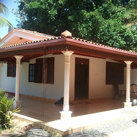 Damith Tourist Inn Mirissa Ngoại thất bức ảnh