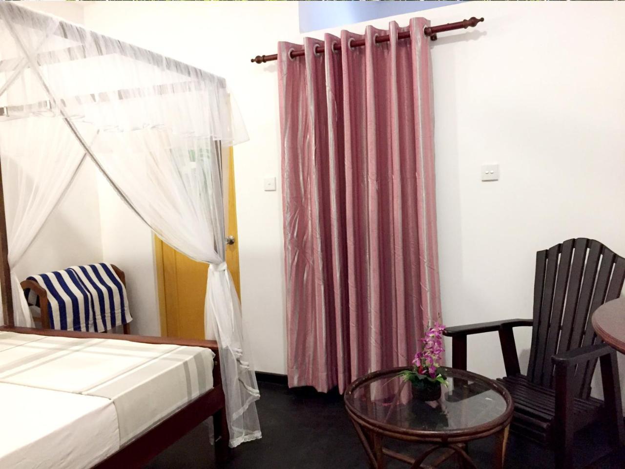 Damith Tourist Inn Mirissa Ngoại thất bức ảnh