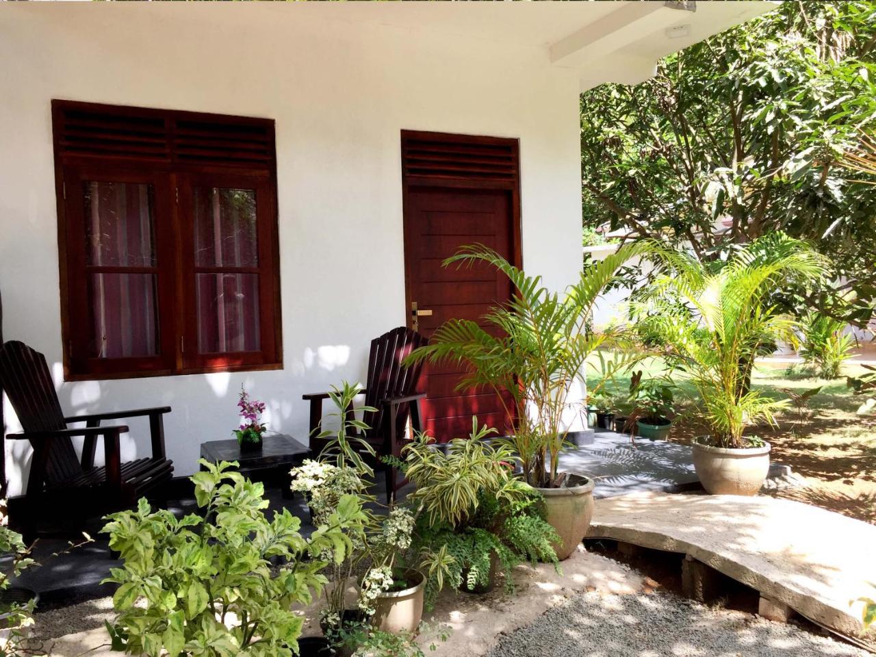 Damith Tourist Inn Mirissa Ngoại thất bức ảnh