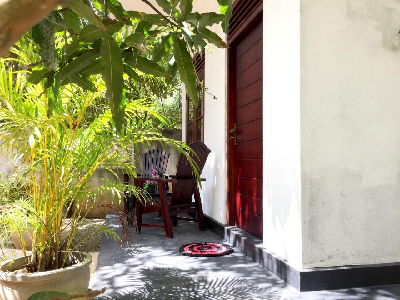 Damith Tourist Inn Mirissa Ngoại thất bức ảnh